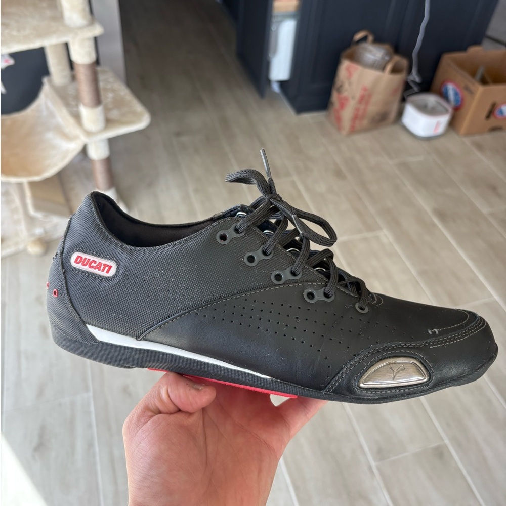 PUMA DUCATI LEATHER FLAT SHOES SIZE 10